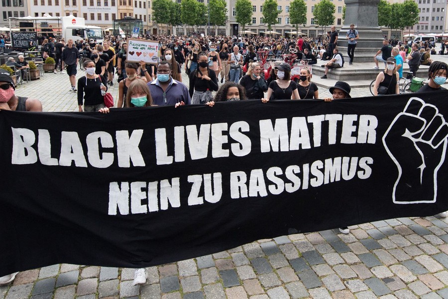 JUSO Basel-Stadt erinnert an das weltweite Erstarken der Blacklivesmatter-Bewegung vor einem Jahr